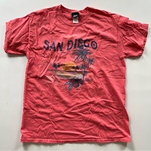 Pink San Diego, California Souvenir T-shirt - Size L